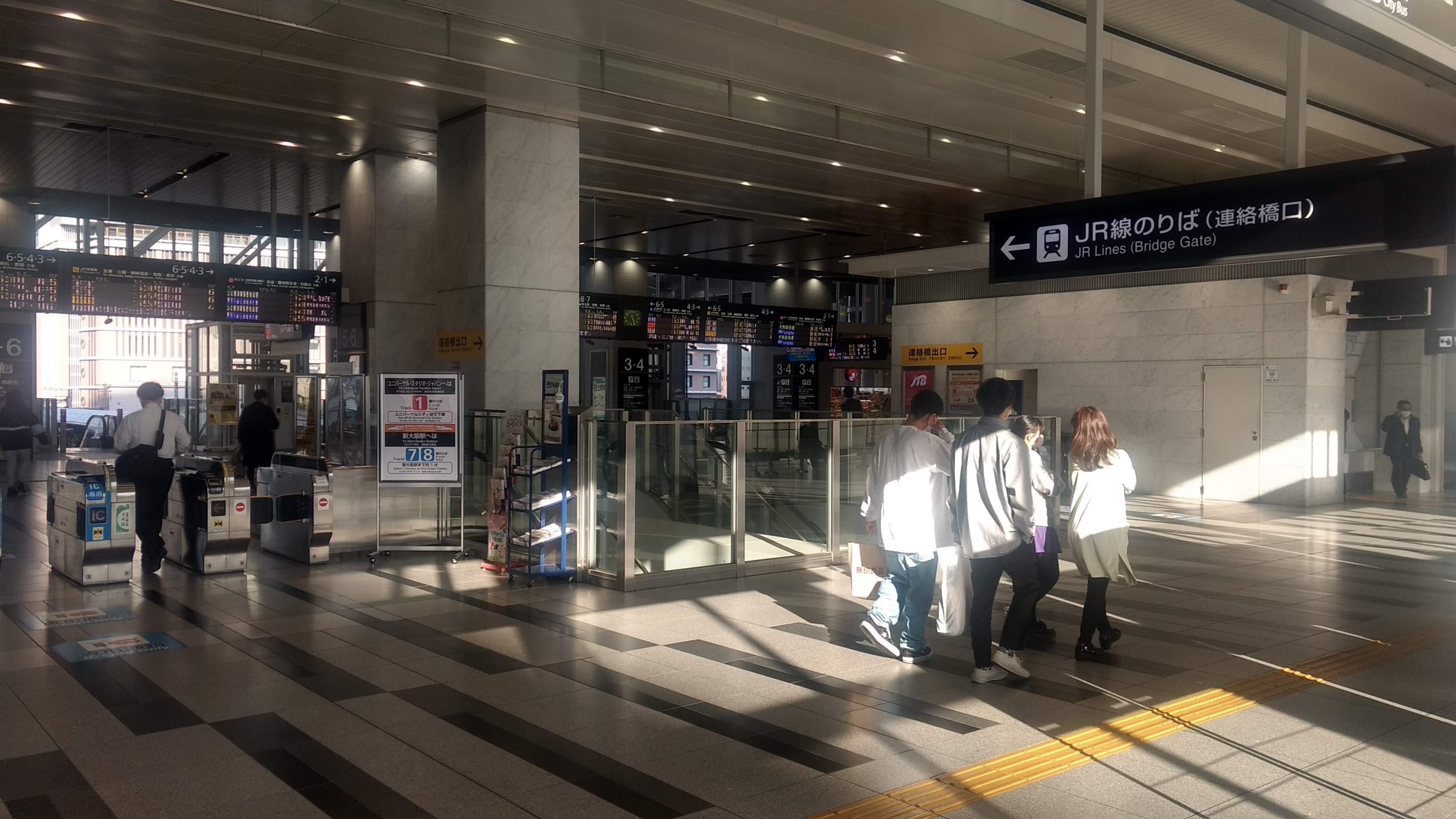 大阪駅から一番近いヨドバシ梅田タワー前バスターミナル バスジャーナル